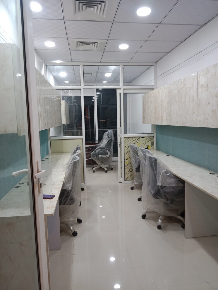 Team Area, gaur-city-center Commercial Office Space 550 Sq.Ft. In Sector 4 Greater Noida Greater Noida 9382201