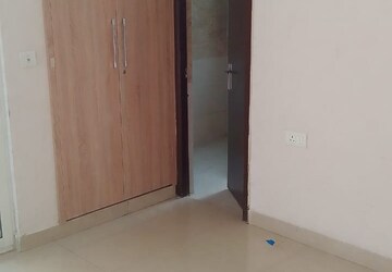 Room in 2 BHK Villa at Beta Ii Greater Noida – for Rent