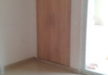 Room in 2 BHK Villa at Beta Ii Greater Noida – for Rent