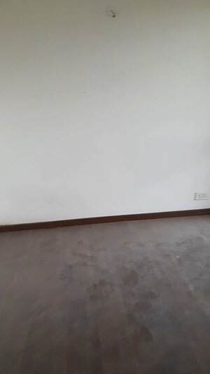 Room in 4 BHK Builder Floor at BPTP Parkland Pride, Sector 77 – for Sale