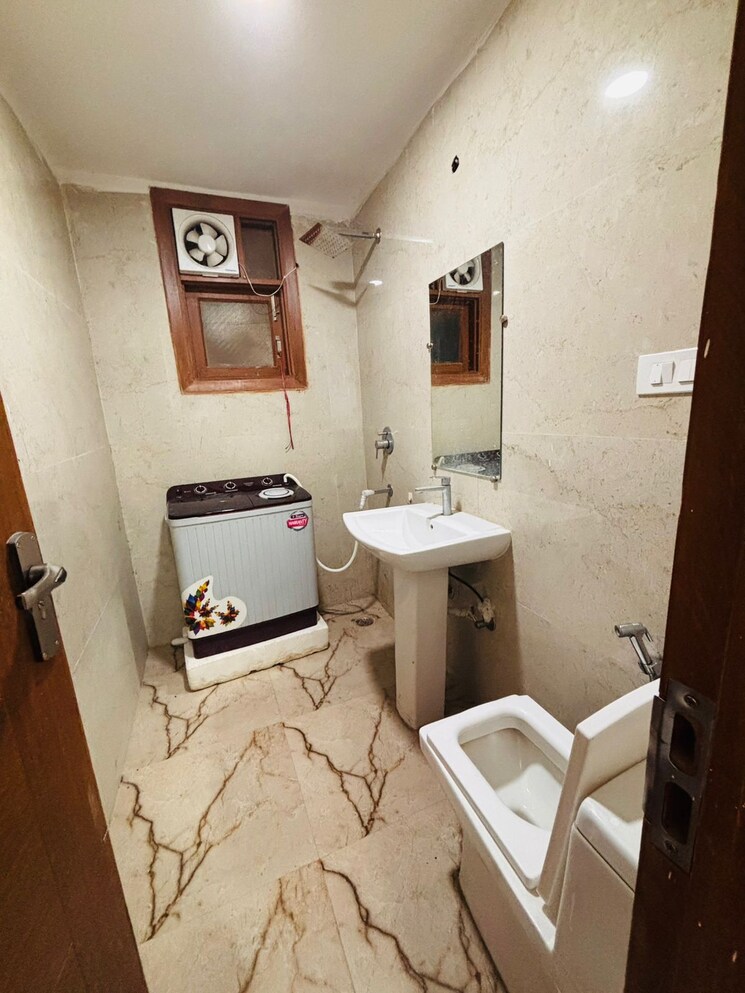 Bathroom, saket 1 Bedroom 450 Sq.Ft. Builder Floor In Saket Delhi 9382214