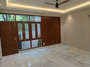 Room in 3 BHK Builder Floor at Panchsheel Park – for Rent