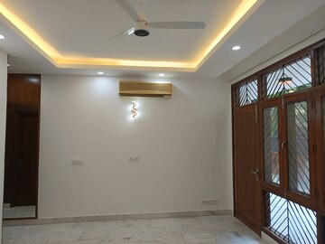 Room in 3 BHK Builder Floor at Panchsheel Park – for Rent