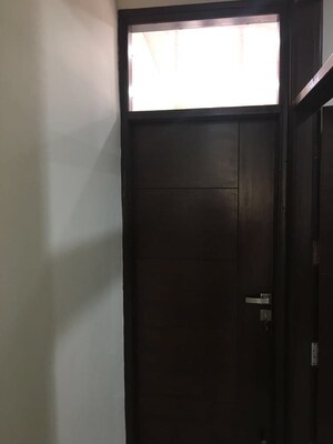 Furnished Amenities in 3 BHK Builder Floor at Malviya Nagar – for Rent