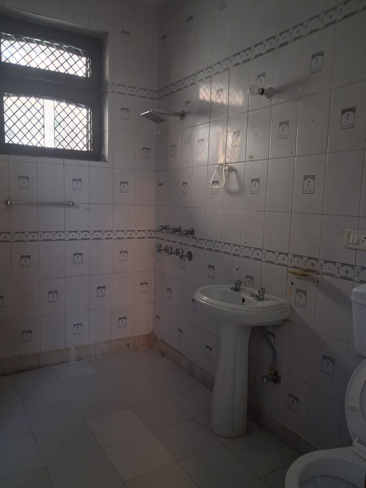 Bathroom, sector 19 3.5 Bedroom 2250 Sq.Ft. Independent House In Sector 19 Faridabad 9382253
