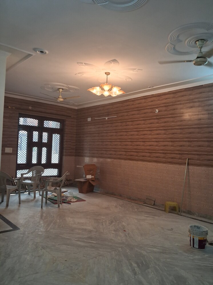 Room, sector 19 3.5 Bedroom 2250 Sq.Ft. Independent House In Sector 19 Faridabad 9382253