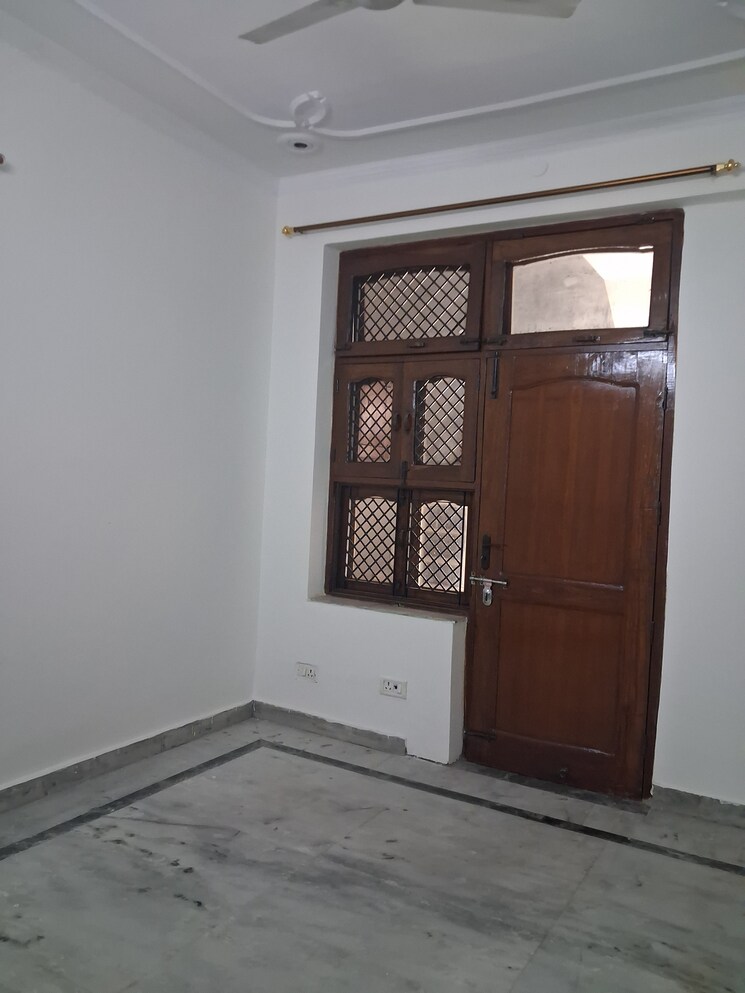 Room, sector 19 3.5 Bedroom 2250 Sq.Ft. Independent House In Sector 19 Faridabad 9382253