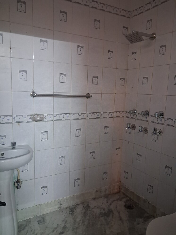 Bathroom, sector 19 3.5 Bedroom 2250 Sq.Ft. Independent House In Sector 19 Faridabad 9382253