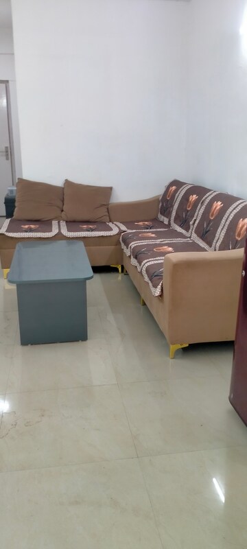 Team Area in 2 BHK Apartment at Suncity Avenue 76, Sector 76 – for Rent