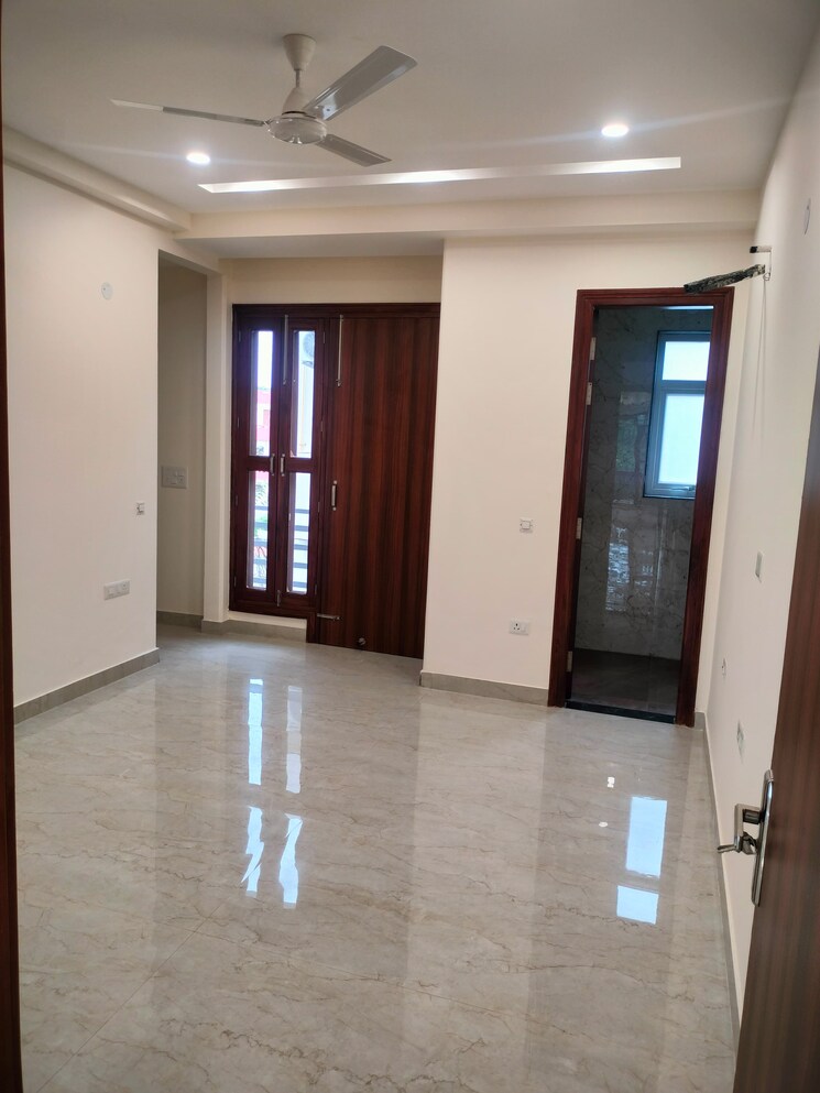 Room, sector 23 3 Bedroom 3000 Sq.Ft. Builder Floor In Sector 23 Gurgaon 9382267