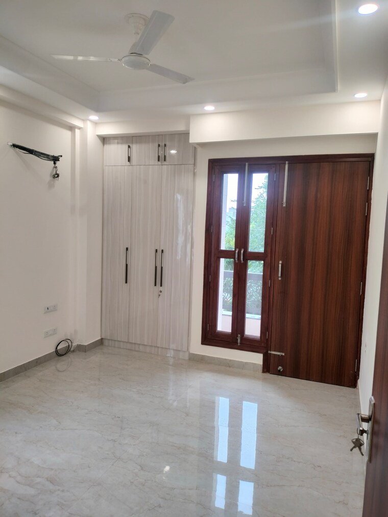 Room, sector 23 3 Bedroom 3000 Sq.Ft. Builder Floor In Sector 23 Gurgaon 9382267