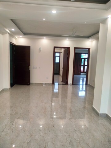 Room in 3 BHK Builder Floor at Sector 23 – for Rent