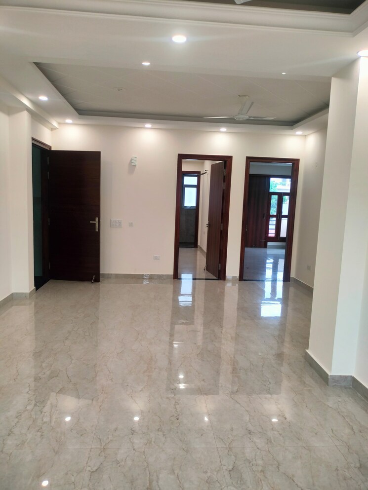 Room, sector 23 3 Bedroom 3000 Sq.Ft. Builder Floor In Sector 23 Gurgaon 9382267