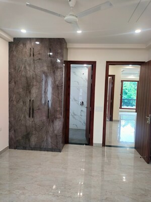 Room in 3 BHK Builder Floor at Sector 23 – for Rent