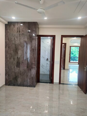 Room in 3 BHK Builder Floor at Sector 23 – for Rent