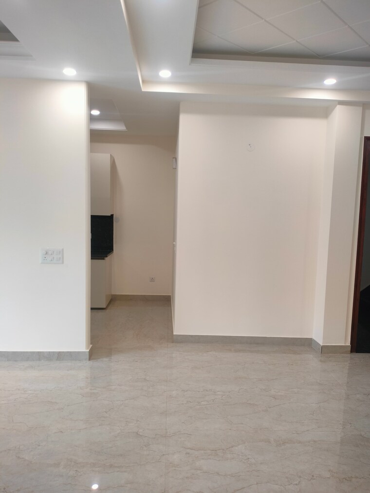Room, sector 23 3 Bedroom 3000 Sq.Ft. Builder Floor In Sector 23 Gurgaon 9382267