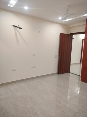 Room in 3 BHK Builder Floor at Sector 23 – for Rent
