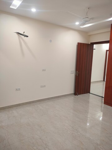 Room in 3 BHK Builder Floor at Sector 23 – for Rent
