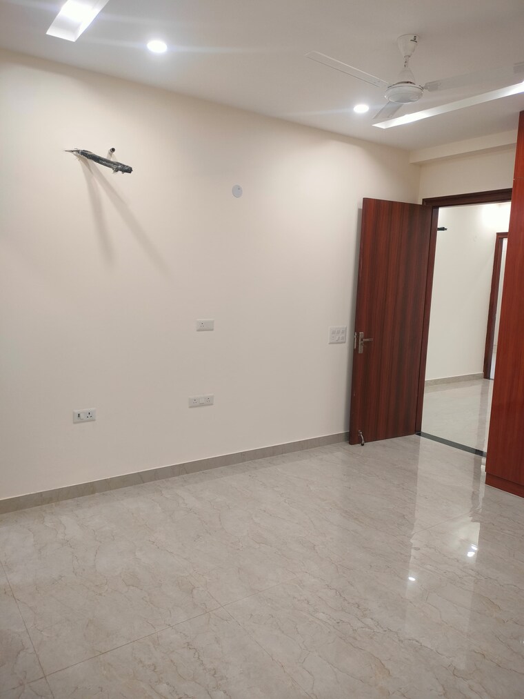 Room, sector 23 3 Bedroom 3000 Sq.Ft. Builder Floor In Sector 23 Gurgaon 9382267