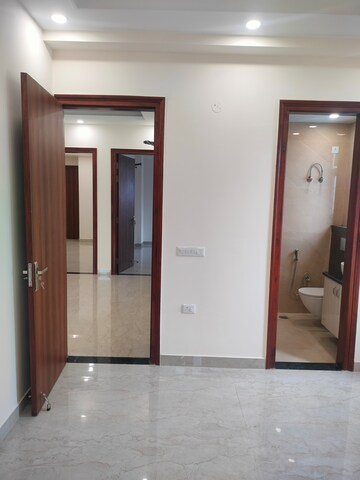 Building Lobby in 3 BHK Builder Floor at Sector 23 – for Rent
