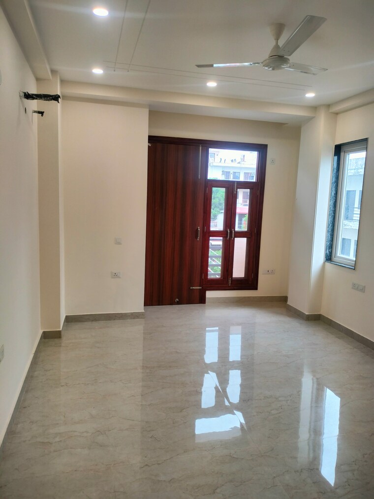 Room, sector 23 3 Bedroom 3000 Sq.Ft. Builder Floor In Sector 23 Gurgaon 9382267