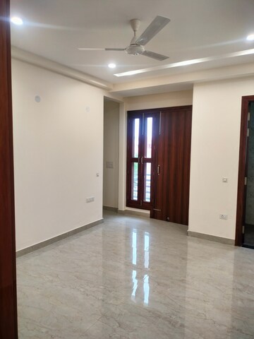 Room in 3 BHK Builder Floor at Sector 23 – for Rent