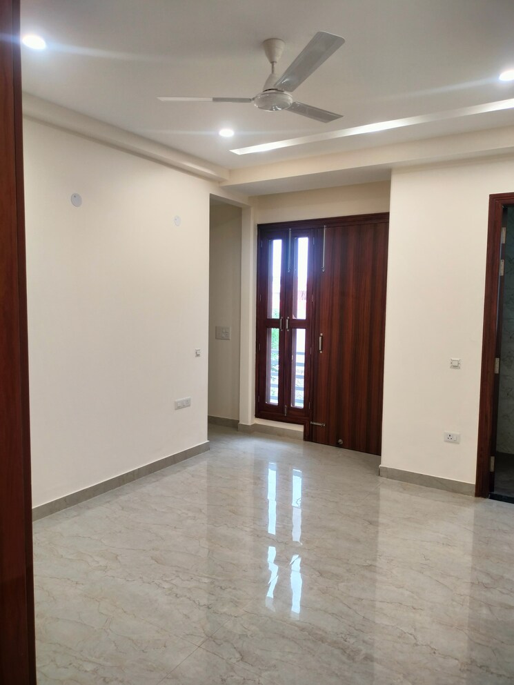 Room, sector 23 3 Bedroom 3000 Sq.Ft. Builder Floor In Sector 23 Gurgaon 9382267