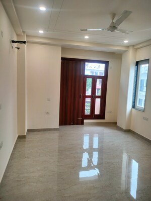 Room in 3 BHK Builder Floor at Sector 23 – for Rent