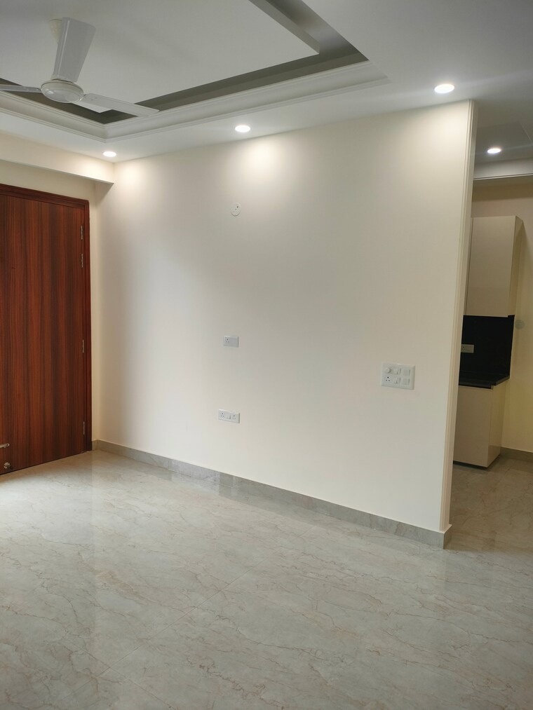 Room, sector 23 3 Bedroom 3000 Sq.Ft. Builder Floor In Sector 23 Gurgaon 9382267