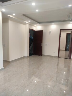 Room in 3 BHK Builder Floor at Sector 23 – for Rent