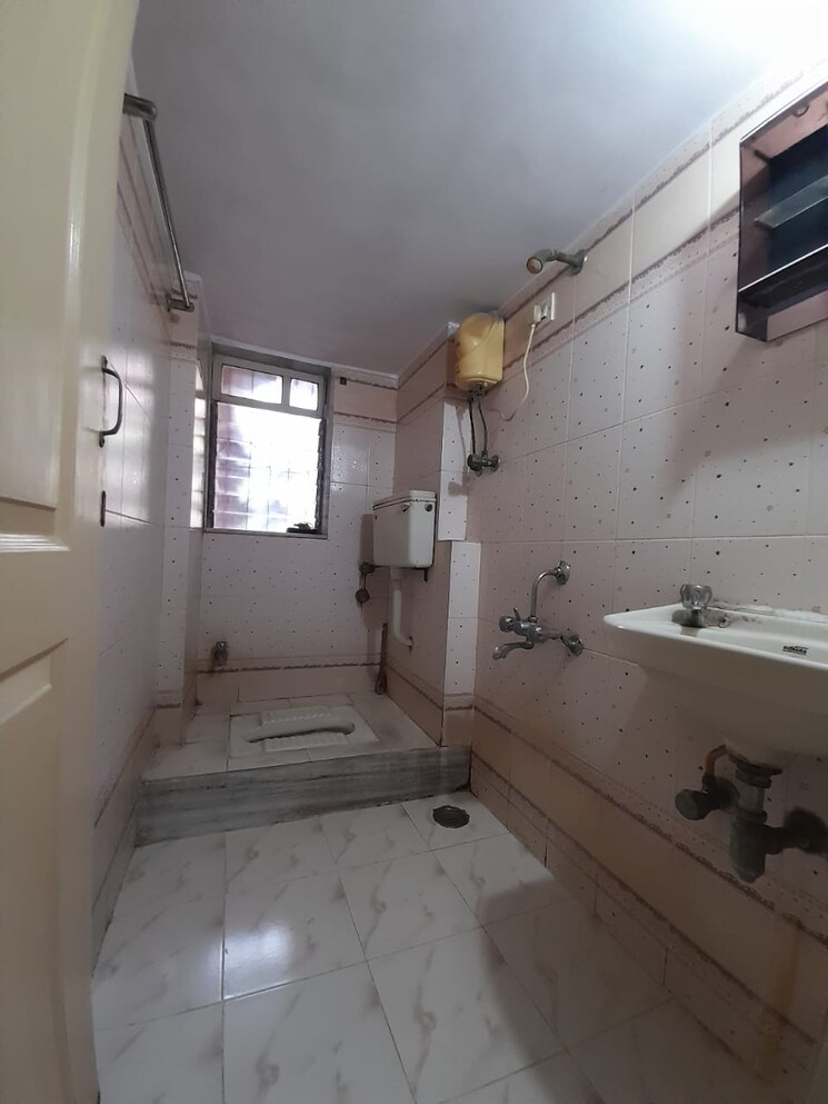 Bathroom, malad east 1 Bedroom 620 Sq.Ft. Apartment In Malad East Mumbai 9382281