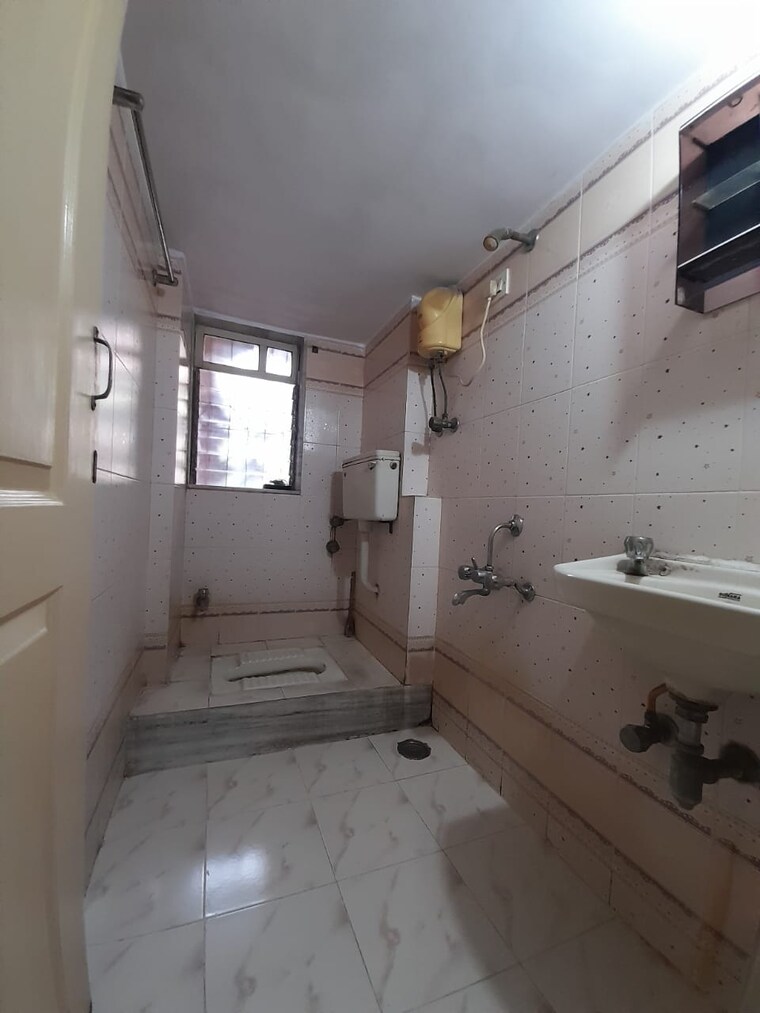 Bathroom, malad east 1 Bedroom 620 Sq.Ft. Apartment In Malad East Mumbai 9382281