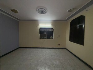 Room in 2 BHK Apartment at Paschim Vihar – for Rent