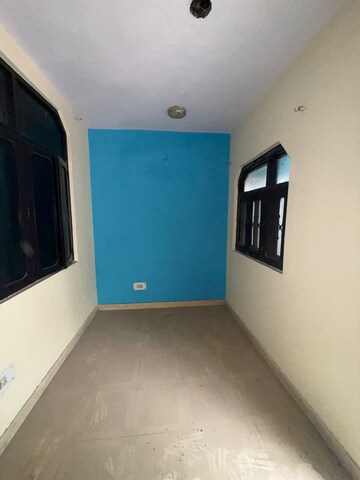 Room in 2 BHK Apartment at Paschim Vihar – for Rent