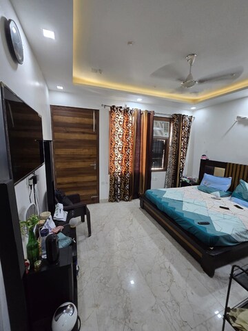 Bedroom in 3 BHK Builder Floor at Sector 23 – for Rent