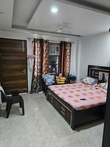 Bedroom in 3 BHK Builder Floor at Sector 23 – for Rent