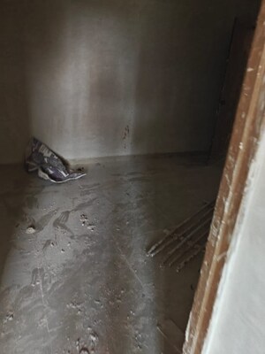 Room in 2 BHK Apartment at Pyramid Midtown, Sector 59 – for Sale