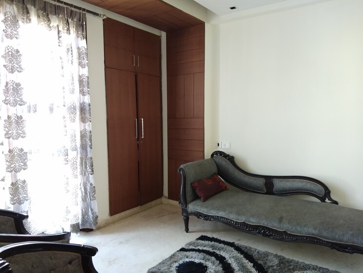  Parking, shivalik colony 3 Bedroom 1800 Sq.Ft. Builder Floor In Shivalik Colony Delhi 9382282