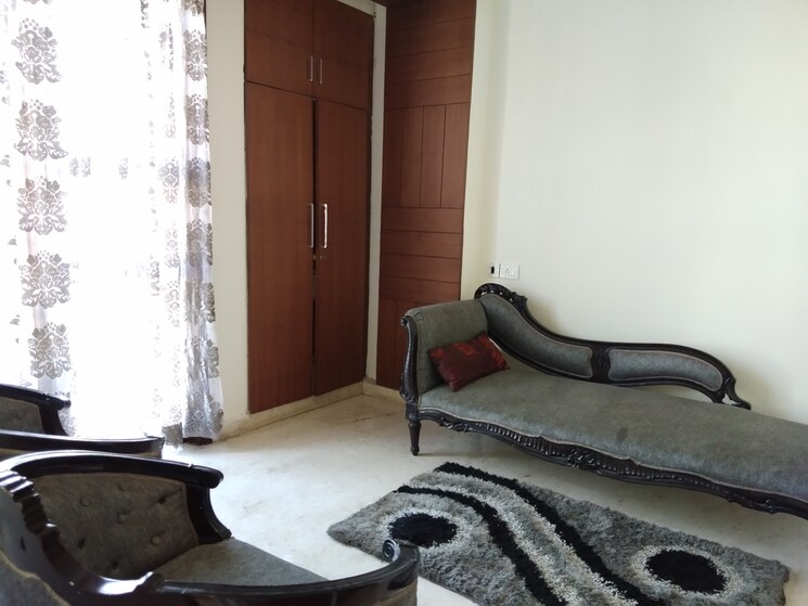  Parking, shivalik colony 3 Bedroom 1800 Sq.Ft. Builder Floor In Shivalik Colony Delhi 9382282