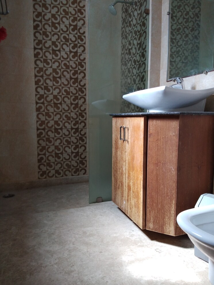 Bathroom, shivalik colony 3 Bedroom 1800 Sq.Ft. Builder Floor In Shivalik Colony Delhi 9382282