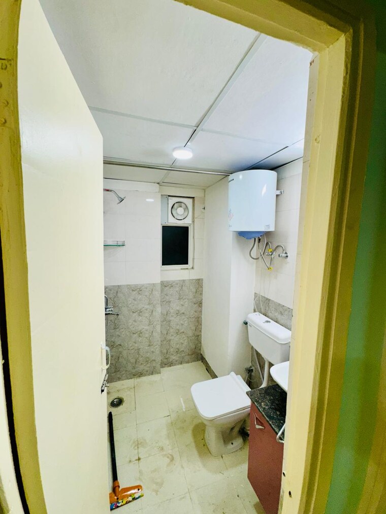 Bathroom, rof-amaltas 2.5 Bedroom 890 Sq.Ft. Apartment In Sector 92 Gurgaon 9382323