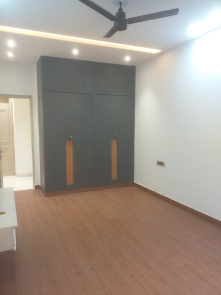 Room, east patel nagar 3 Bedroom 1850 Sq.Ft. Builder Floor In East Patel Nagar Delhi 9382342