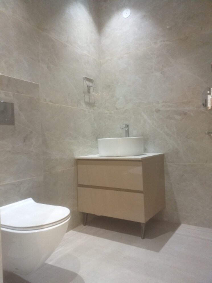 Bathroom, east patel nagar 3 Bedroom 1850 Sq.Ft. Builder Floor In East Patel Nagar Delhi 9382342