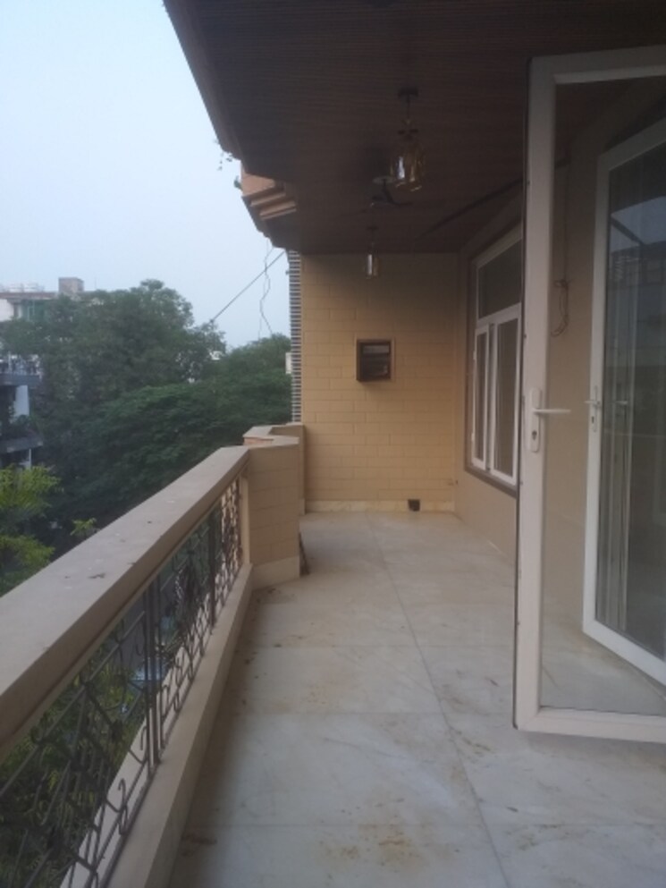 Balcony, east patel nagar 3 Bedroom 1850 Sq.Ft. Builder Floor In East Patel Nagar Delhi 9382342