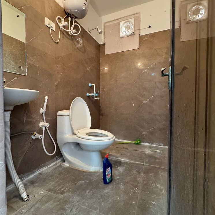 Bathroom, chattarpur 2 Bedroom 1000 Sq.Ft. Builder Floor In Chattarpur Delhi 9382340