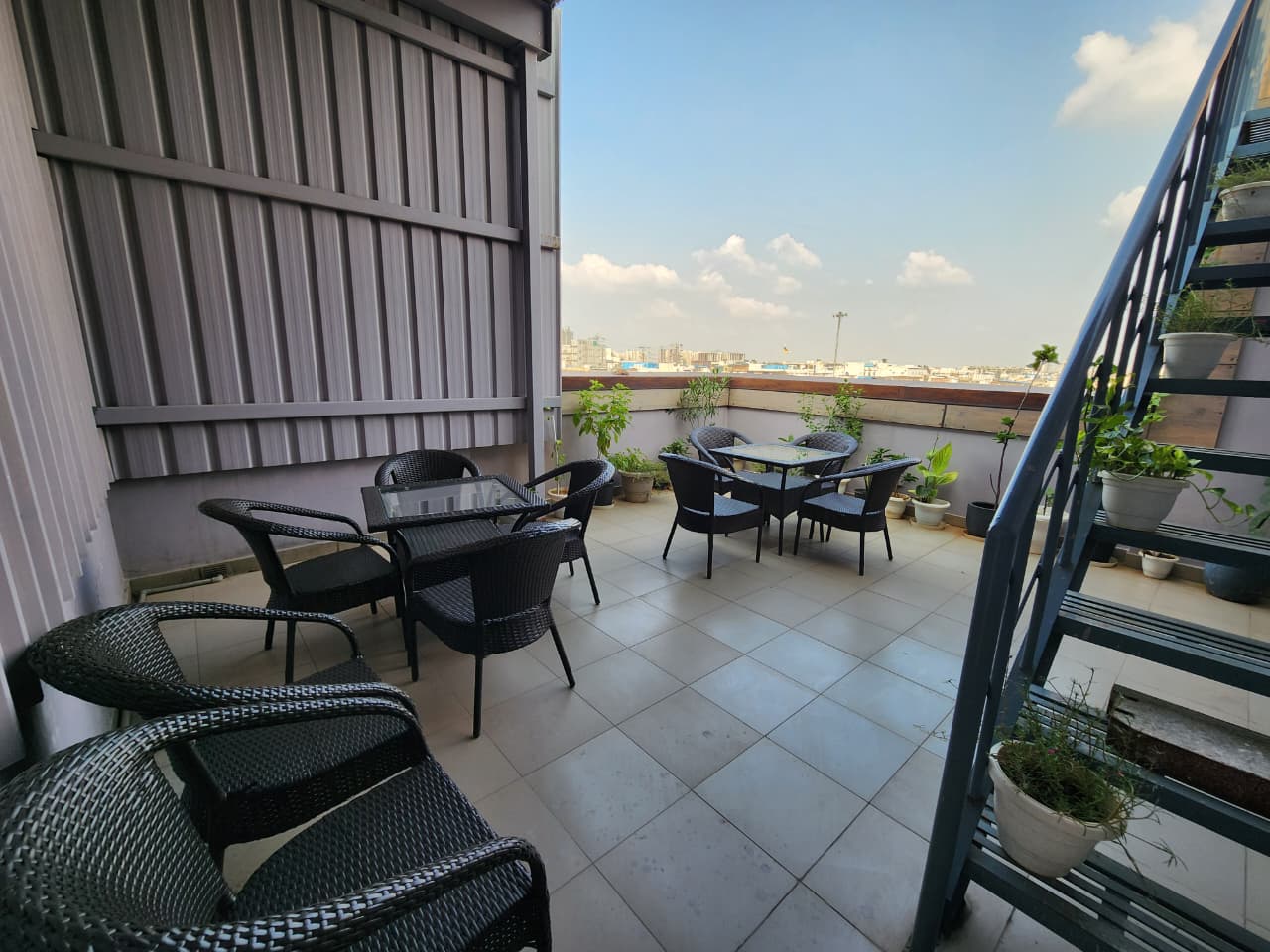 Rental Commercial Office Space 3000 Sq.Ft. in Sector 63 Noida - 9382326