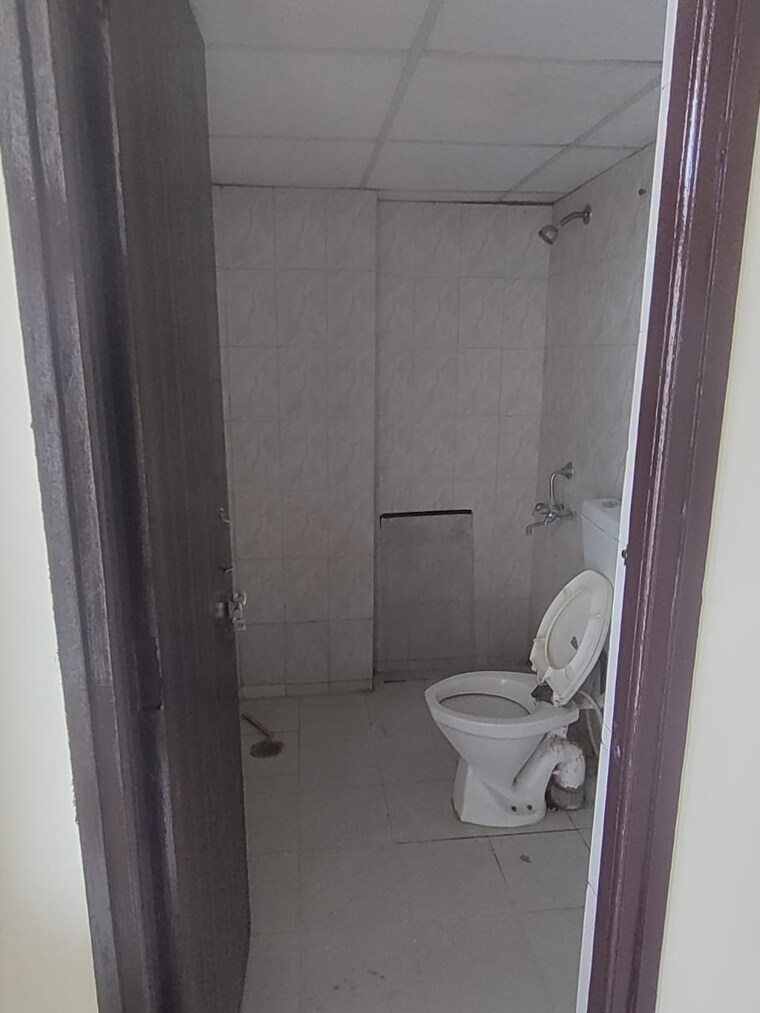 Bathroom, svp-gulmohur-garden-phase-2 3 Bedroom 1290 Sq.Ft. Apartment In Raj Nagar Extension Ghaziabad 9382350
