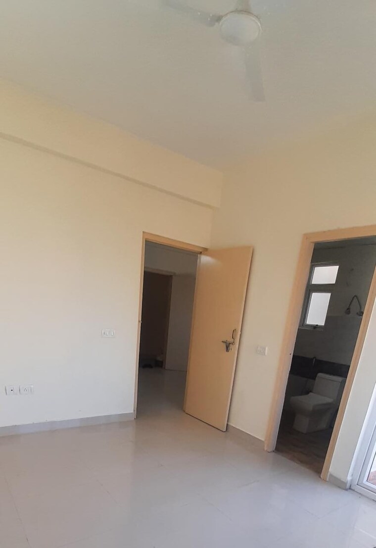 Room, gls-avenue-51 1 Bedroom 450 Sq.Ft. Apartment In Sector 92 Gurgaon 9382349