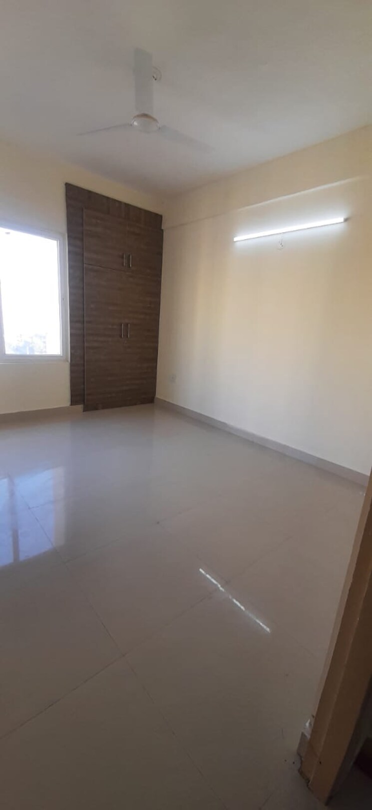 Room, gls-avenue-51 1 Bedroom 450 Sq.Ft. Apartment In Sector 92 Gurgaon 9382349