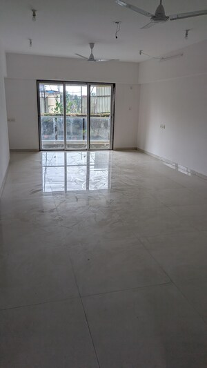 Room in 3 BHK Apartment at The Central, Chembur – for Rent